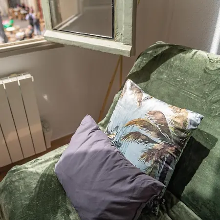 Un Pied A Terre Avec Terrasse A La Cathedrale - Nuit A Nîmes