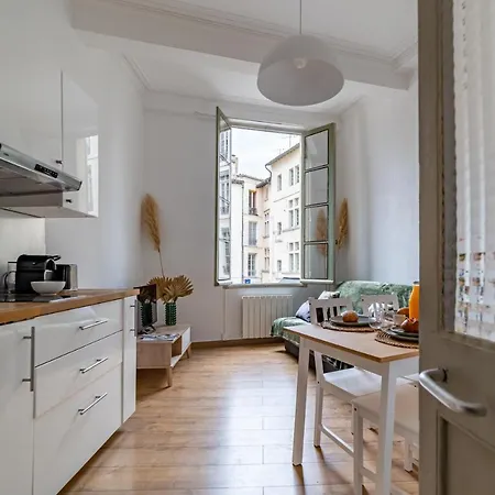 Apartament Un Pied A Terre Avec Terrasse A La Cathedrale - Nuit A *