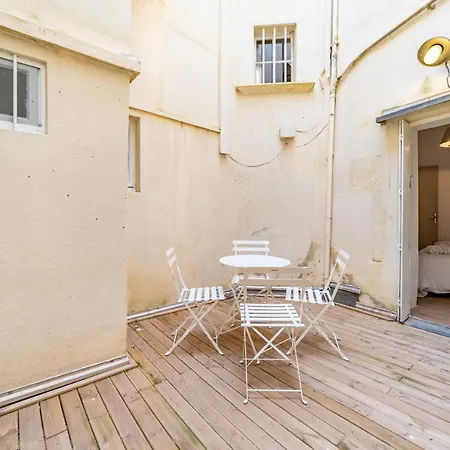 Apartament Un Pied A Terre Avec Terrasse A La Cathedrale - Nuit A *