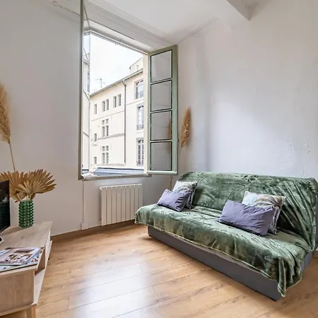 Un Pied A Terre Avec Terrasse A La Cathedrale - Nuit A * Nîmes