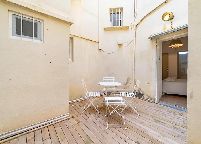 Apartman Un Pied A Terre Avec Terrasse A La Cathedrale - Nuit A *