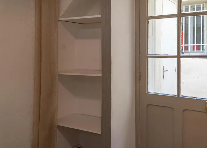 Un Pied A Terre Avec Terrasse A La Cathedrale - Nuit A Apartman Nîmes