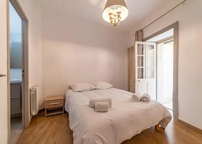 Un Pied A Terre Avec Terrasse A La Cathedrale - Nuit A Apartman